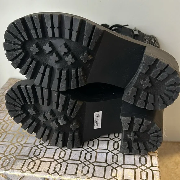 Torrid Sweater Detail Heeled Hiker Booties Women's size 6WW - Picture 7 of 9